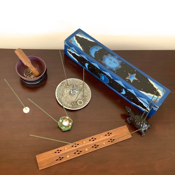 Preowned Singing Bowl with Incense Box and Burners - Picture 3 of 12